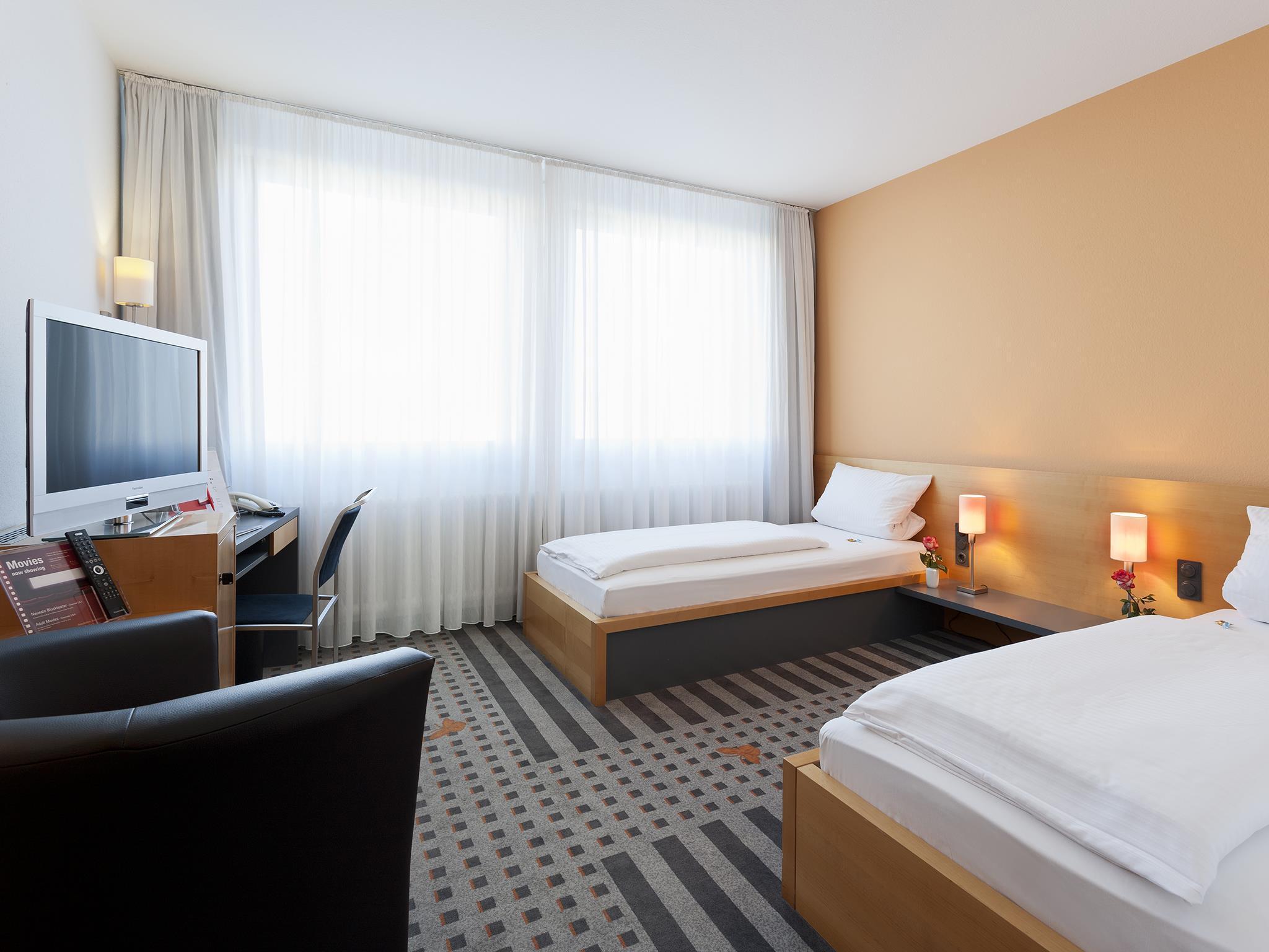 Best Western Hotel Am Europaplatz Königsbrunn Extérieur photo