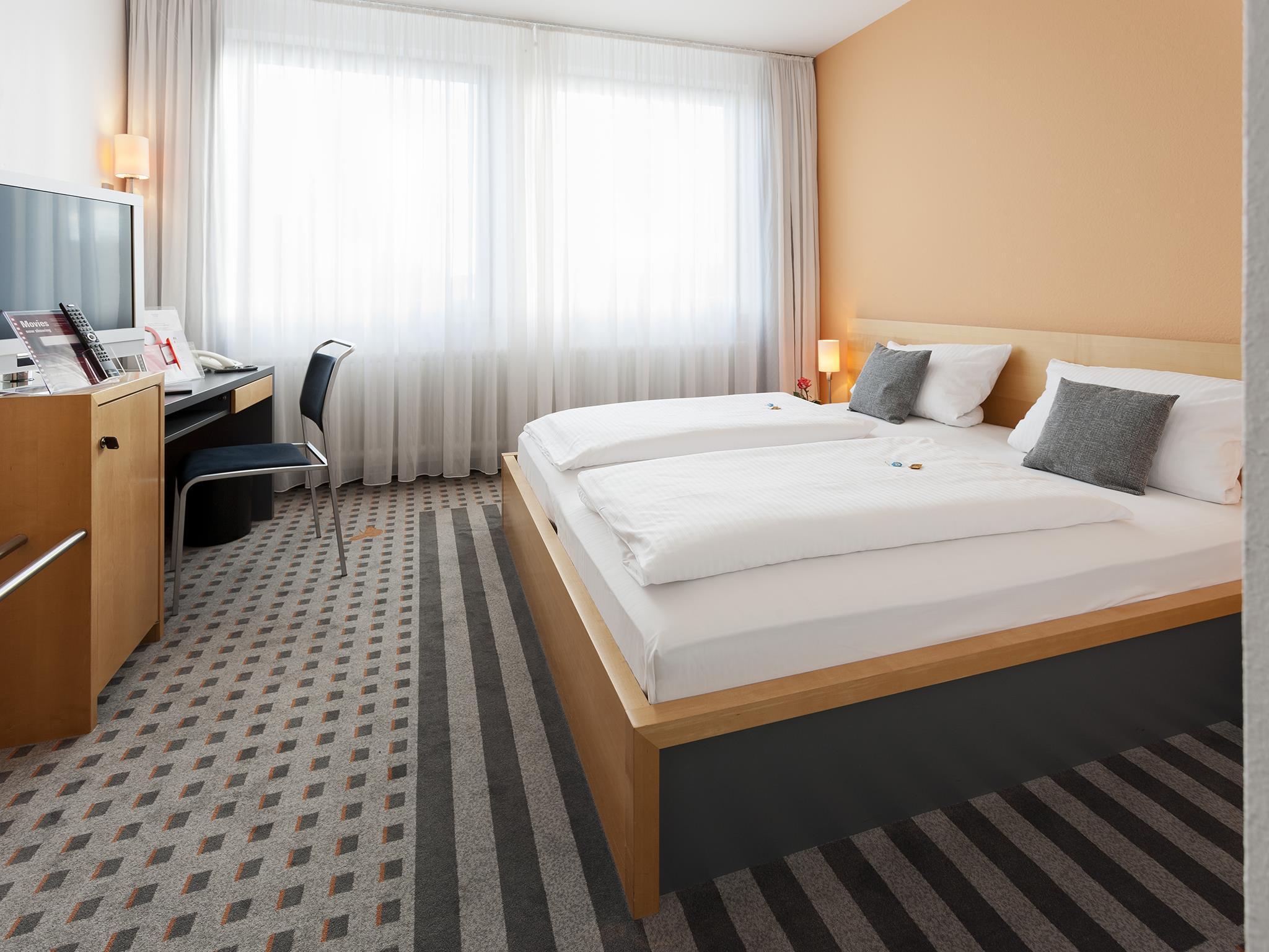Best Western Hotel Am Europaplatz Königsbrunn Extérieur photo