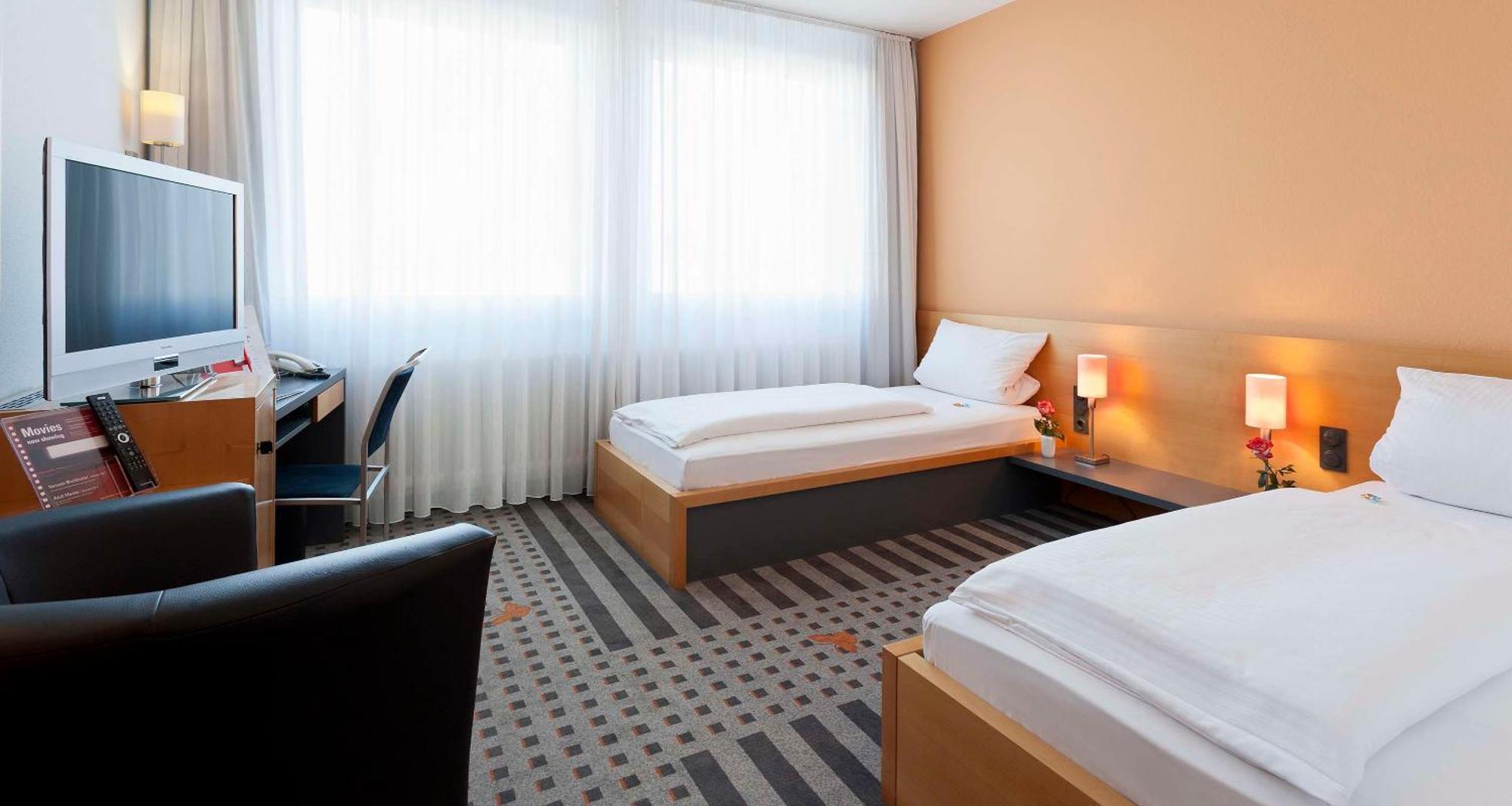 Best Western Hotel Am Europaplatz Königsbrunn Extérieur photo